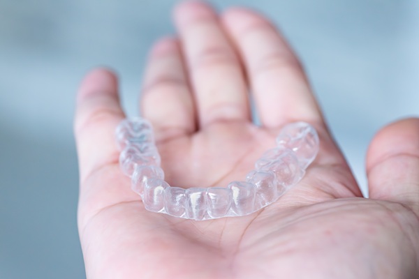 Certified Invisalign Dentists Vs  Online Aligners: What’s The Difference?